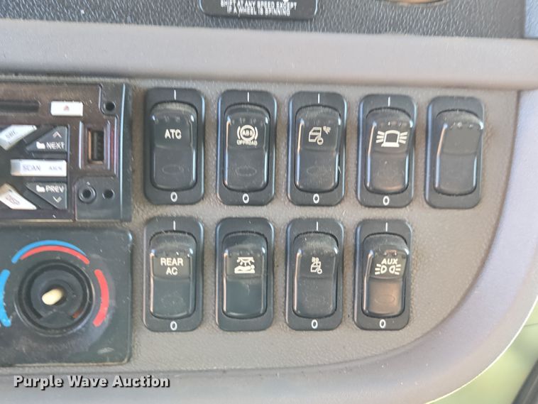 image for item YA0268 2017 Peterbilt 389 semi truck