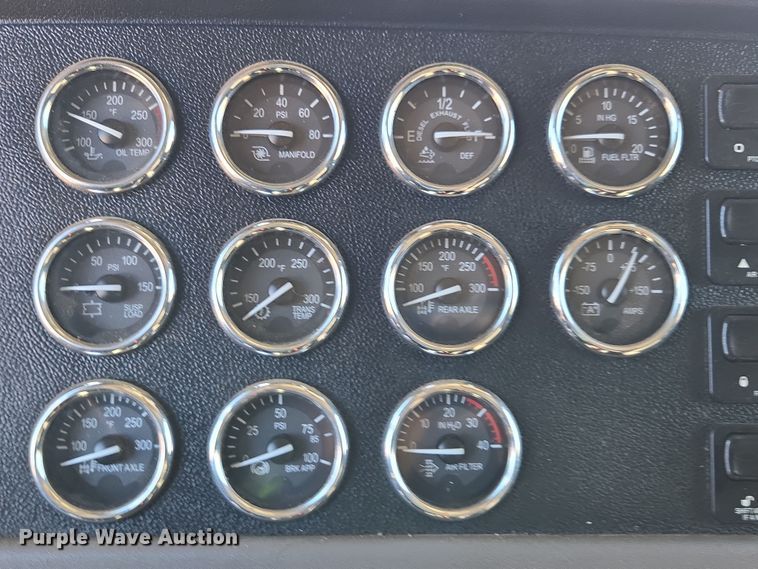 image for item YA0268 2017 Peterbilt 389 semi truck