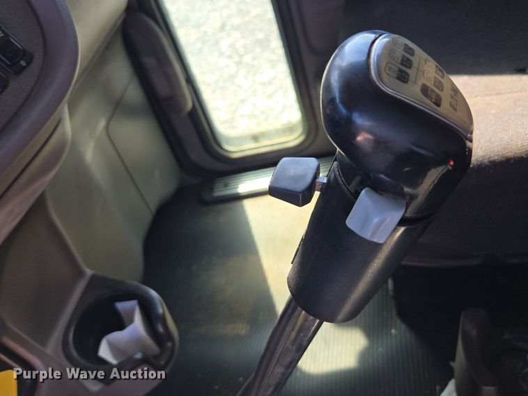 image for item YA0268 2017 Peterbilt 389 semi truck