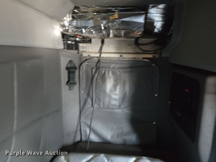 image for item YA0268 2017 Peterbilt 389 semi truck