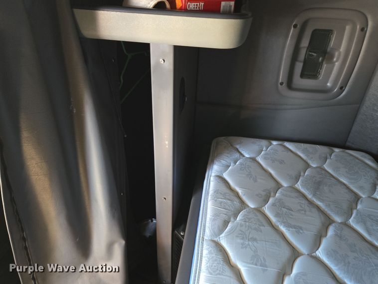 image for item YA0268 2017 Peterbilt 389 semi truck