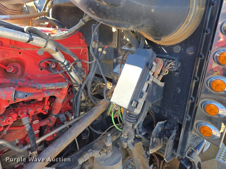 image for item YA0268 2017 Peterbilt 389 semi truck