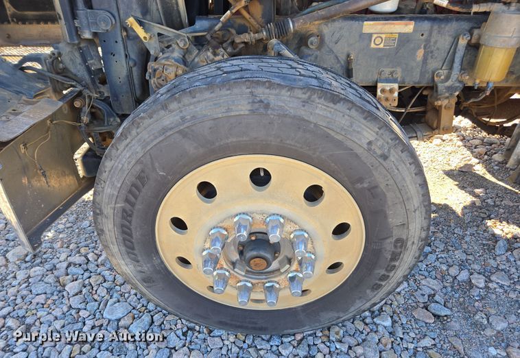 image for item YA0268 2017 Peterbilt 389 semi truck