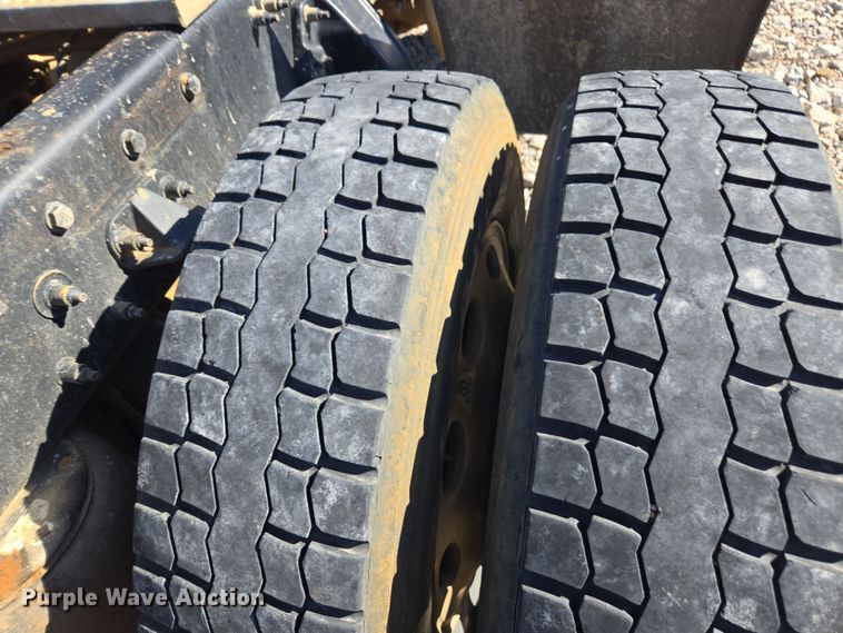 image for item YA0268 2017 Peterbilt 389 semi truck