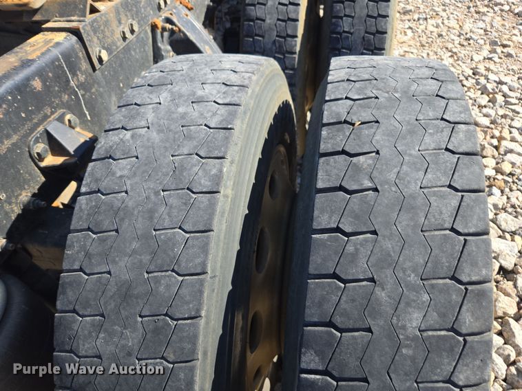 image for item YA0268 2017 Peterbilt 389 semi truck