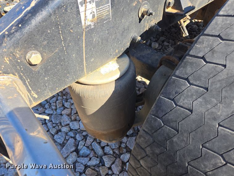 image for item YA0268 2017 Peterbilt 389 semi truck