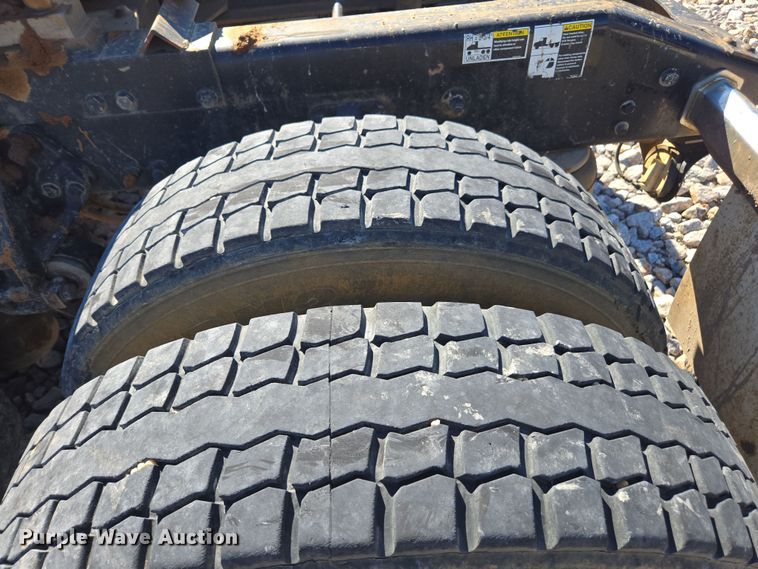 image for item YA0268 2017 Peterbilt 389 semi truck