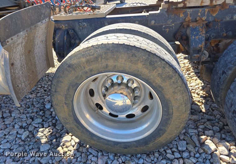 image for item YA0268 2017 Peterbilt 389 semi truck