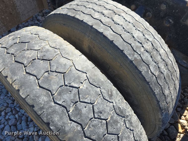 image for item YA0268 2017 Peterbilt 389 semi truck