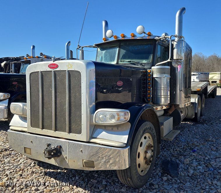 image for item YA0269 2017 Peterbilt 389 semi truck
