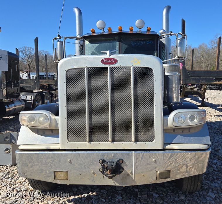 image for item YA0269 2017 Peterbilt 389 semi truck