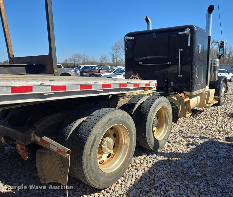 image for item YA0269 2017 Peterbilt 389 semi truck