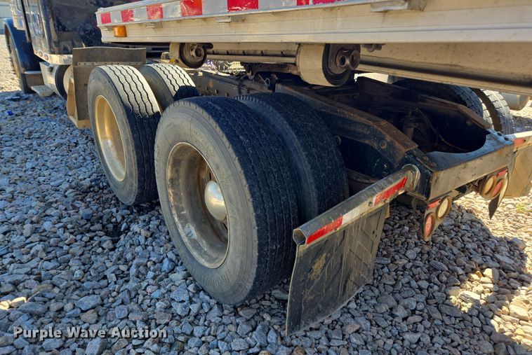 image for item YA0269 2017 Peterbilt 389 semi truck