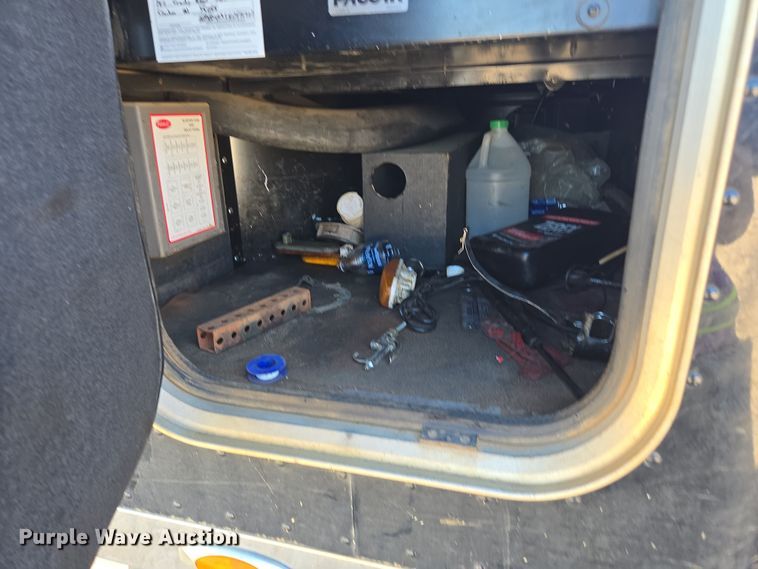 image for item YA0269 2017 Peterbilt 389 semi truck