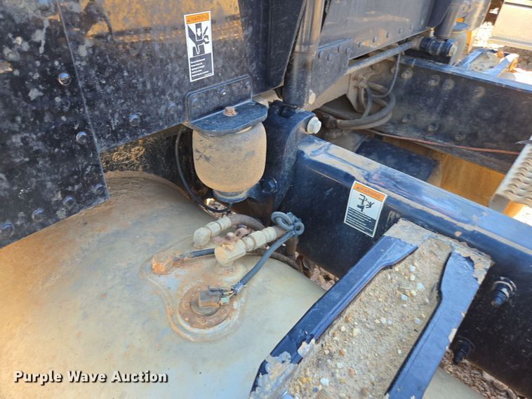 image for item YA0269 2017 Peterbilt 389 semi truck