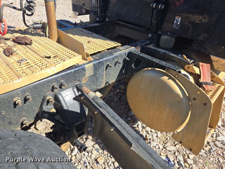 image for item YA0269 2017 Peterbilt 389 semi truck