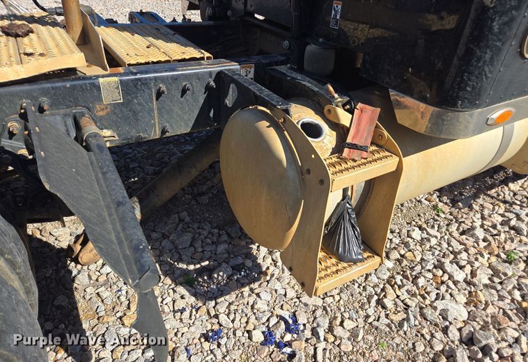 image for item YA0269 2017 Peterbilt 389 semi truck