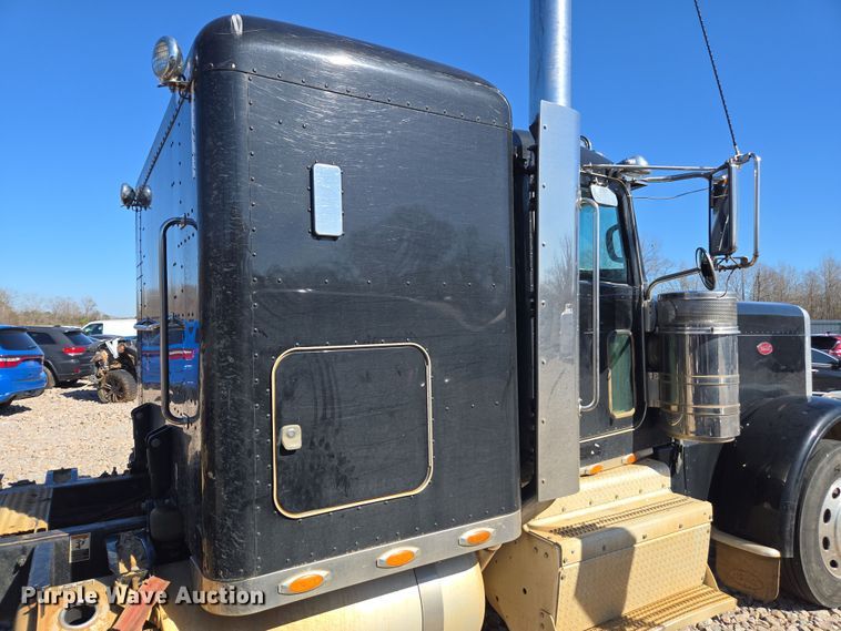 image for item YA0269 2017 Peterbilt 389 semi truck