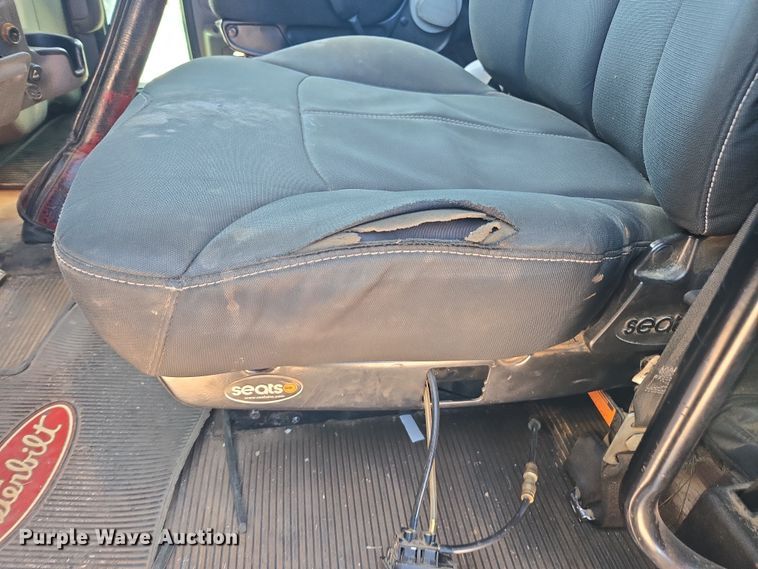 image for item YA0269 2017 Peterbilt 389 semi truck