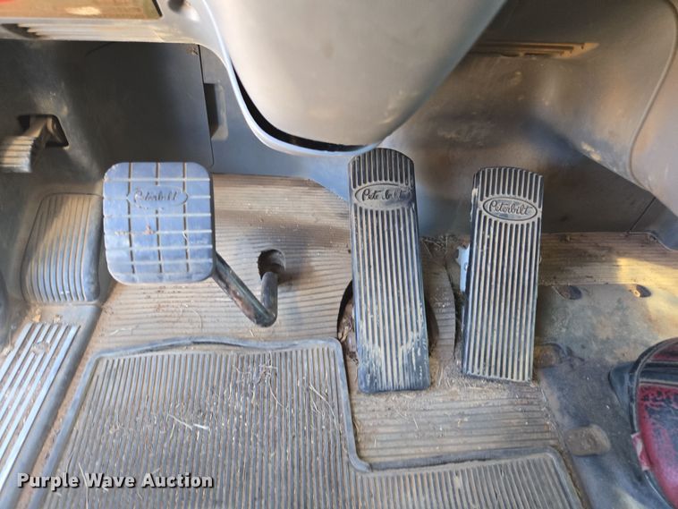 image for item YA0269 2017 Peterbilt 389 semi truck