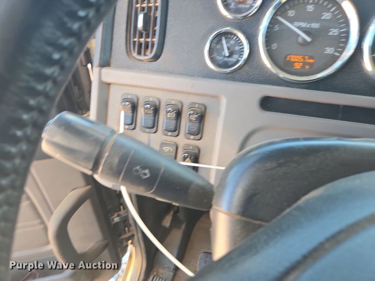 image for item YA0269 2017 Peterbilt 389 semi truck