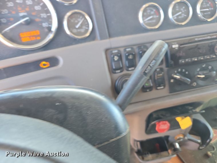 image for item YA0269 2017 Peterbilt 389 semi truck