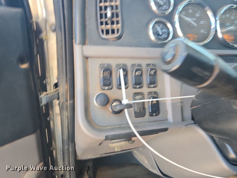 image for item YA0269 2017 Peterbilt 389 semi truck