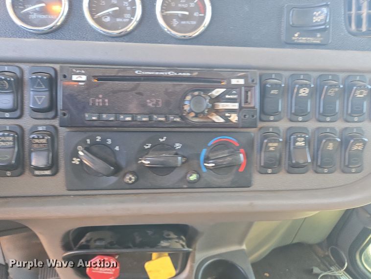 image for item YA0269 2017 Peterbilt 389 semi truck