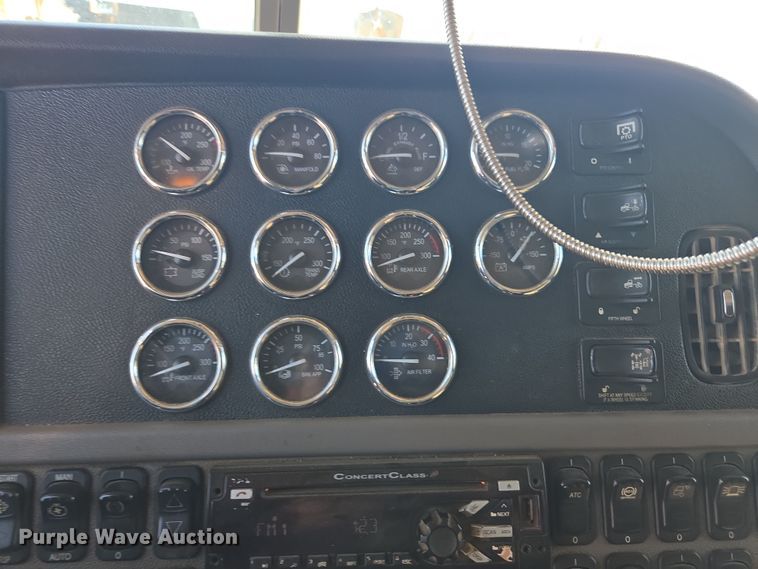 image for item YA0269 2017 Peterbilt 389 semi truck