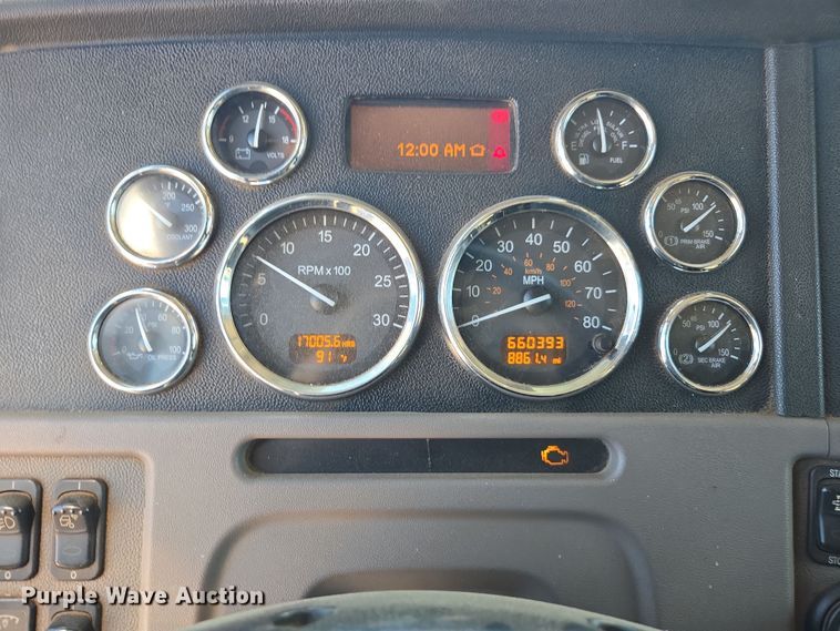 image for item YA0269 2017 Peterbilt 389 semi truck