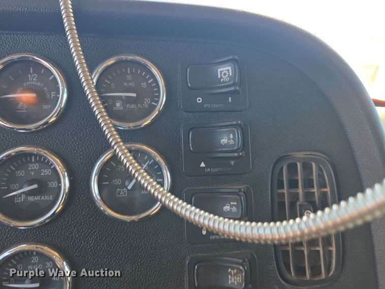 image for item YA0269 2017 Peterbilt 389 semi truck