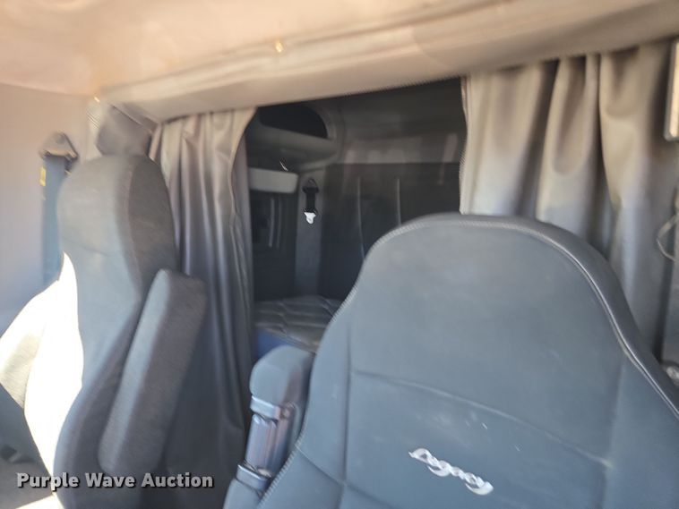 image for item YA0269 2017 Peterbilt 389 semi truck