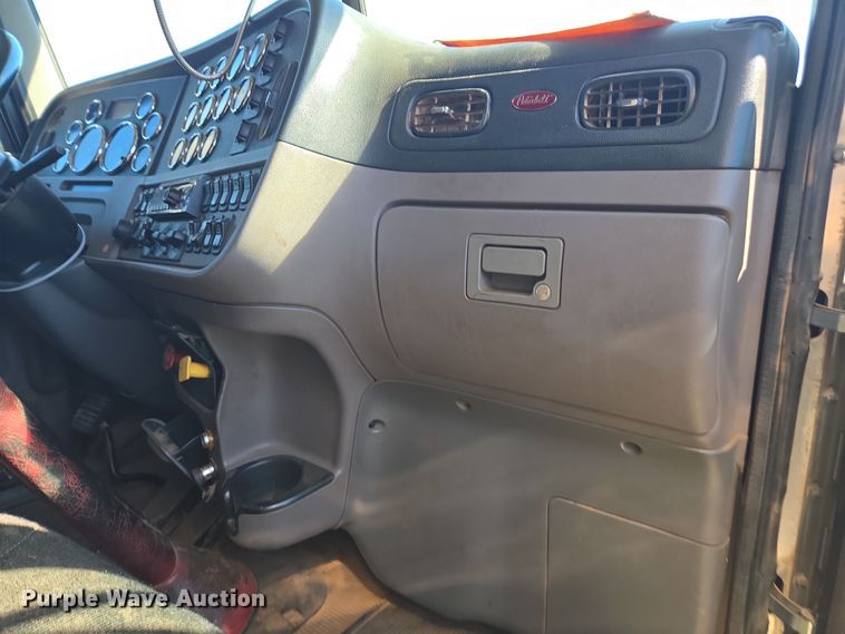 image for item YA0269 2017 Peterbilt 389 semi truck