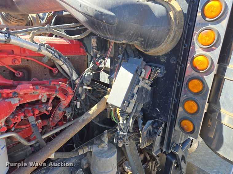 image for item YA0269 2017 Peterbilt 389 semi truck