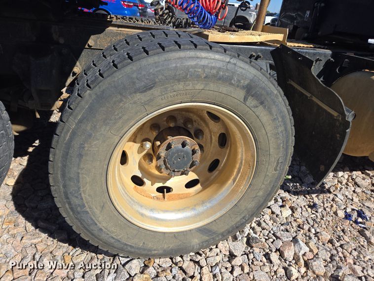 image for item YA0269 2017 Peterbilt 389 semi truck