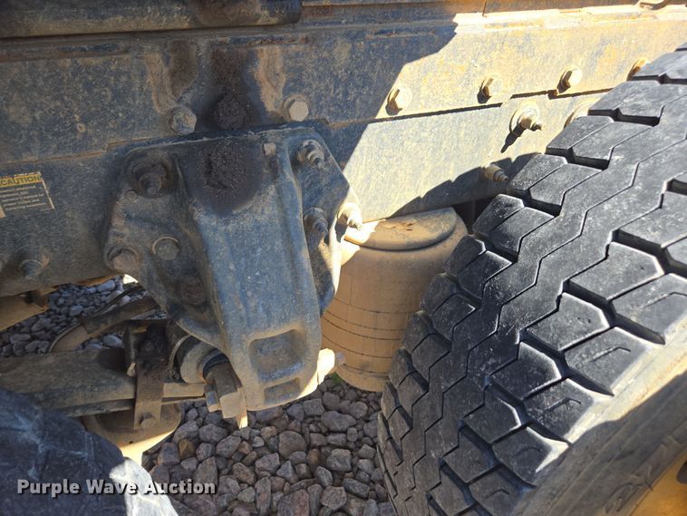 image for item YA0269 2017 Peterbilt 389 semi truck