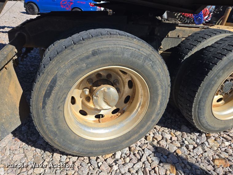 image for item YA0269 2017 Peterbilt 389 semi truck