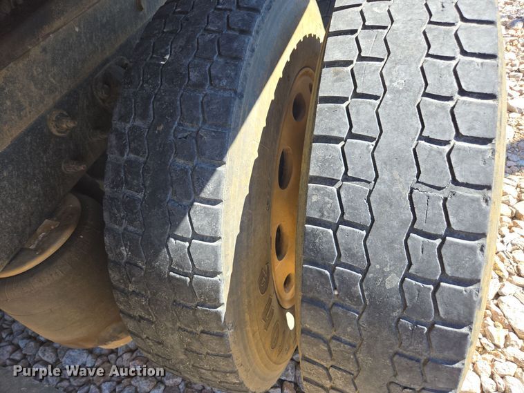 image for item YA0269 2017 Peterbilt 389 semi truck