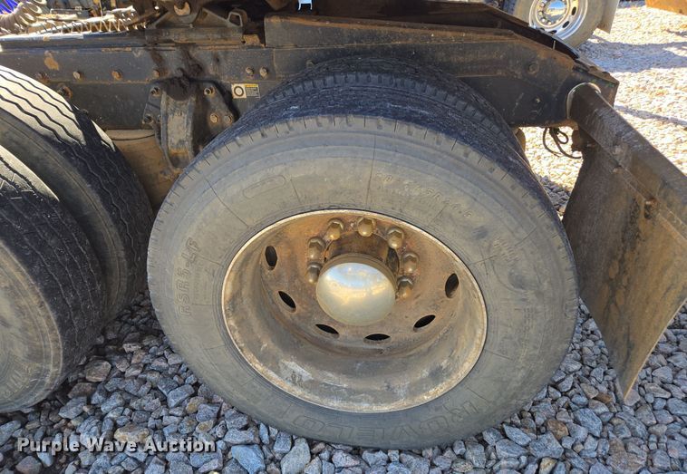 image for item YA0269 2017 Peterbilt 389 semi truck