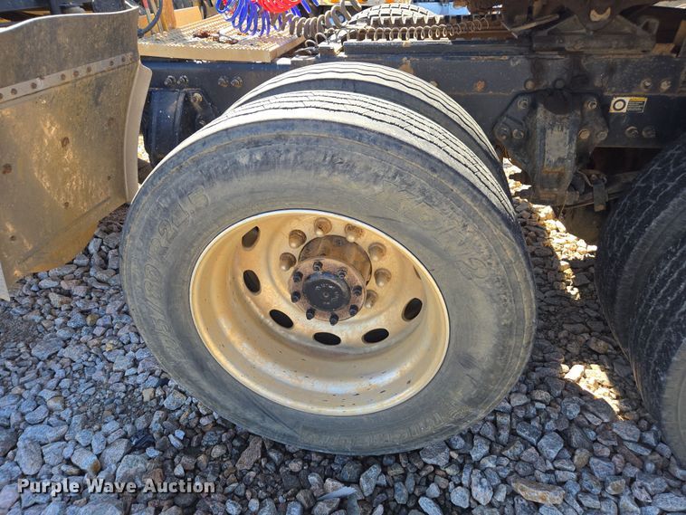 image for item YA0269 2017 Peterbilt 389 semi truck