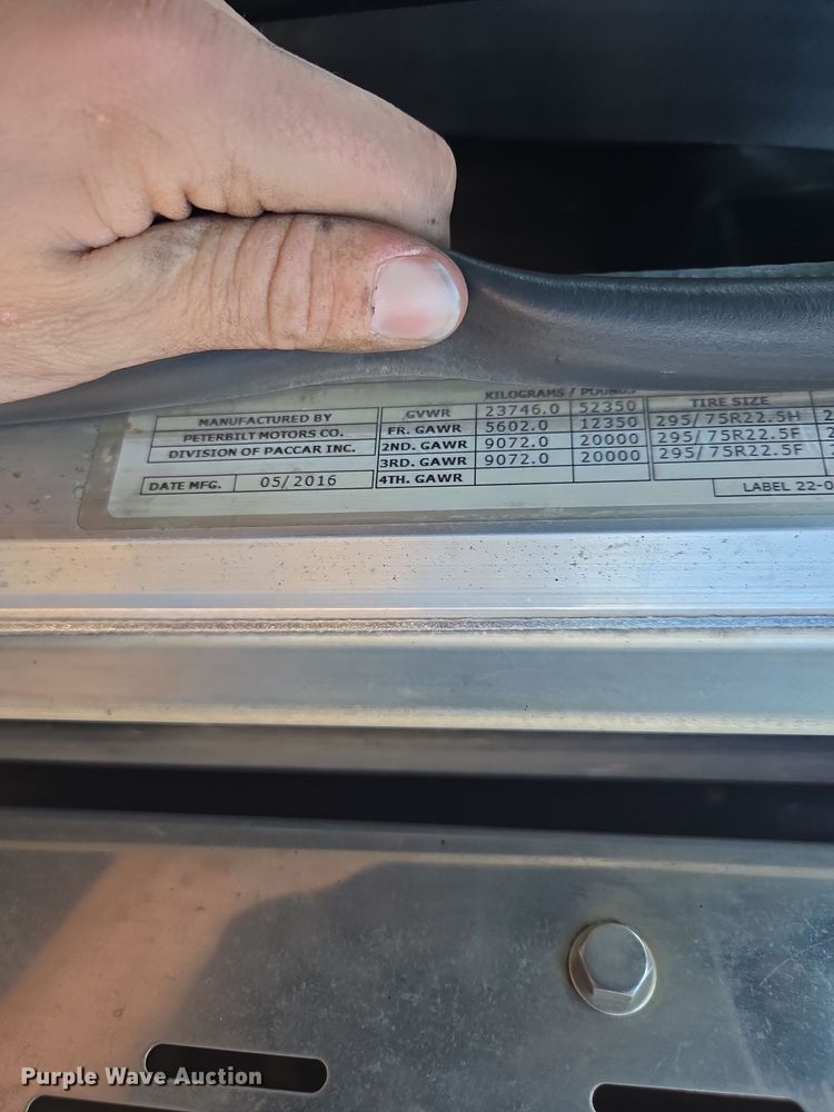 image for item YA0269 2017 Peterbilt 389 semi truck