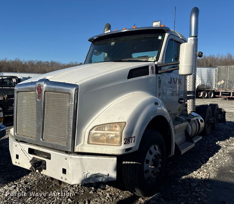 image for item YA0283 2017 Kenworth T880 truck cab and chassis