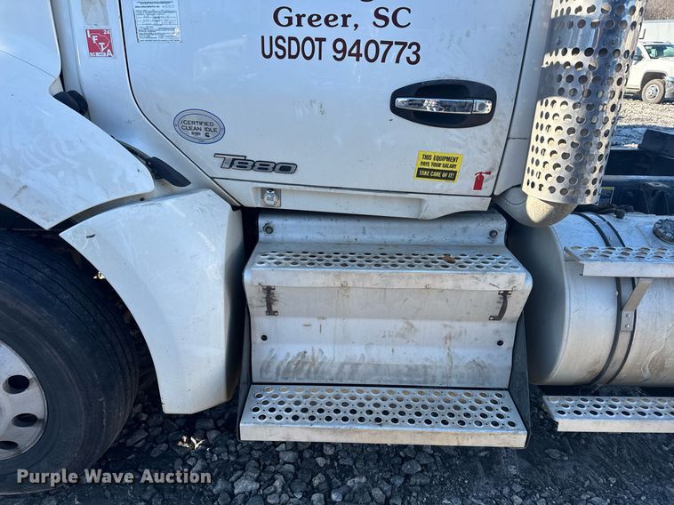 image for item YA0283 2017 Kenworth T880 truck cab and chassis