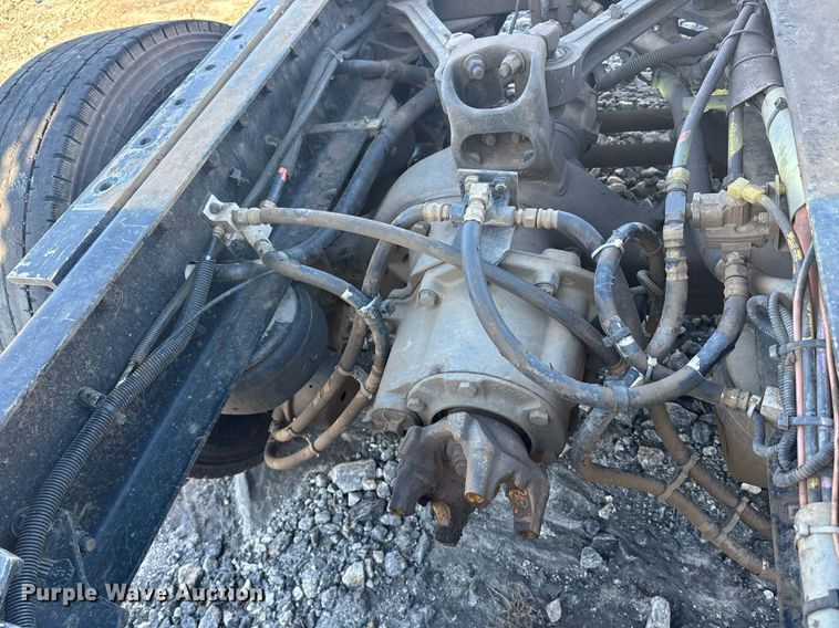 image for item YA0283 2017 Kenworth T880 truck cab and chassis