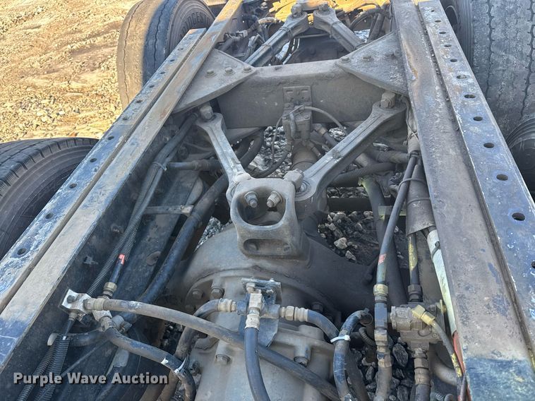 image for item YA0283 2017 Kenworth T880 truck cab and chassis