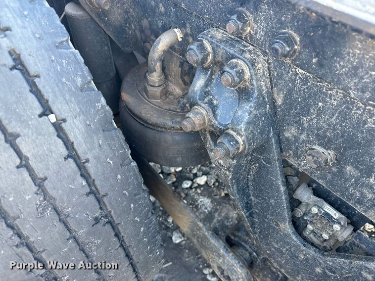 image for item YA0283 2017 Kenworth T880 truck cab and chassis