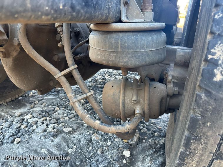 image for item YA0283 2017 Kenworth T880 truck cab and chassis