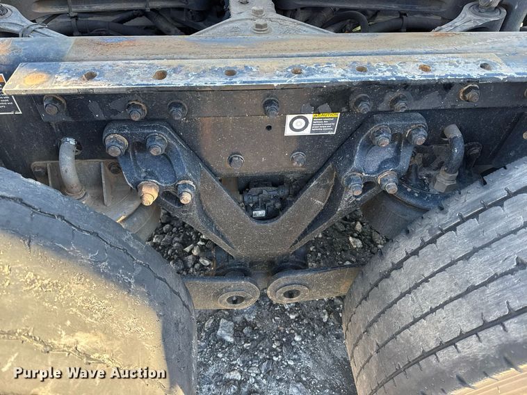 image for item YA0283 2017 Kenworth T880 truck cab and chassis