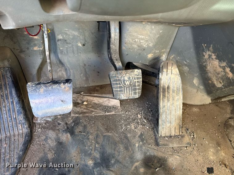 image for item YA0283 2017 Kenworth T880 truck cab and chassis