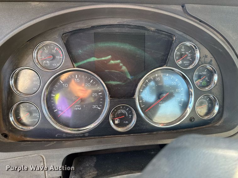 image for item YA0283 2017 Kenworth T880 truck cab and chassis